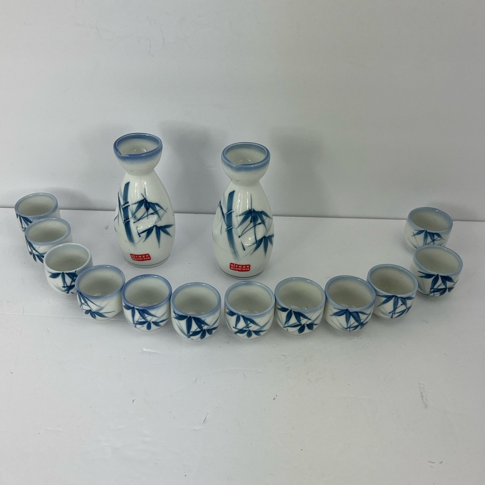 VINTAGE JAPANESE 14 PIECES SAKE SET, 12 CUPS, 2 BOTTLES, BLUE BAMBOO DESIGN - Picture 3 of 14